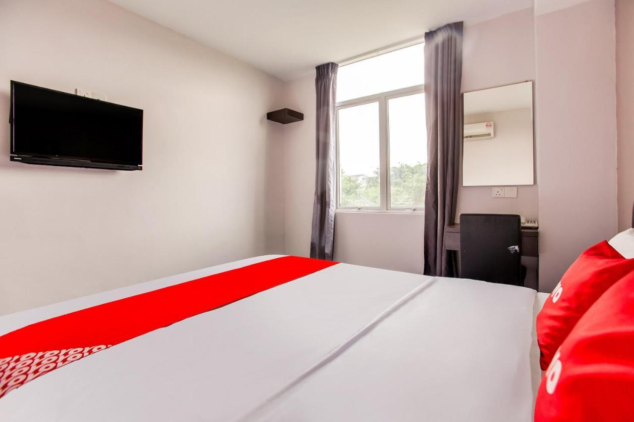 Oyo 89631 988 Hotel Johor Bahru Esterno foto