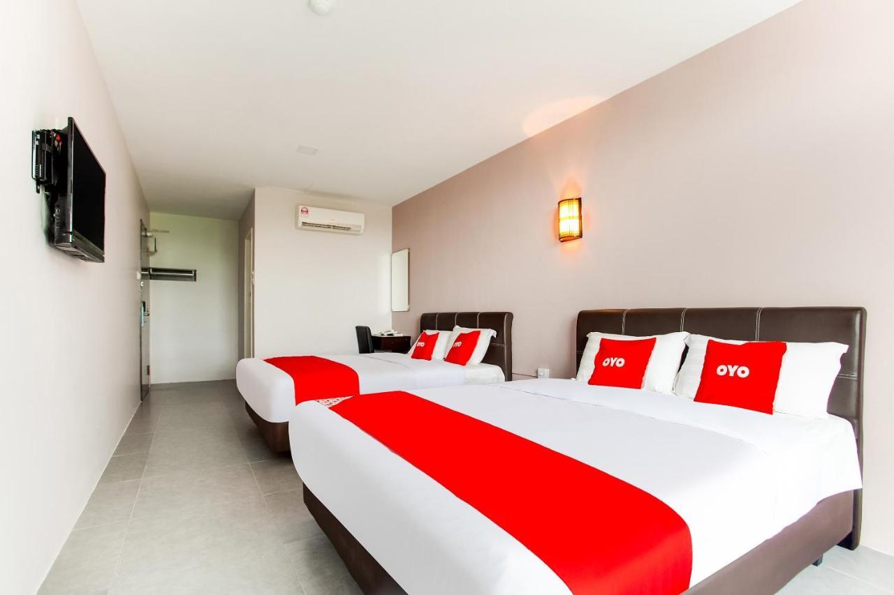 Oyo 89631 988 Hotel Johor Bahru Esterno foto