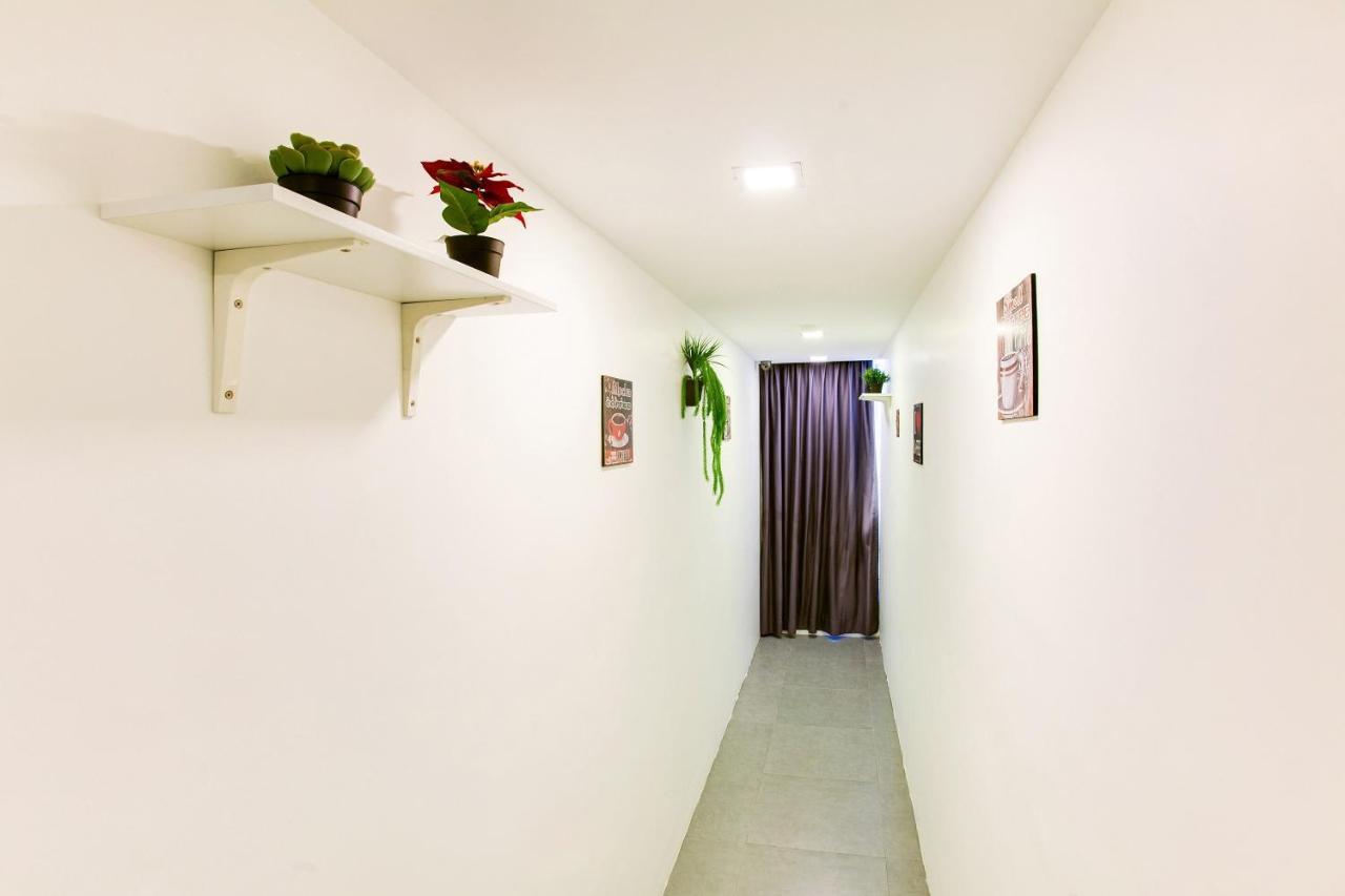 Oyo 89631 988 Hotel Johor Bahru Esterno foto