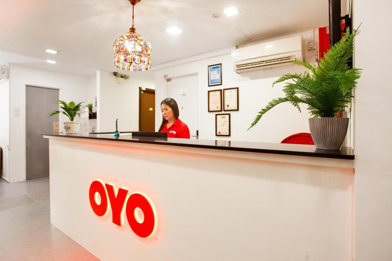 Oyo 89631 988 Hotel Johor Bahru Esterno foto