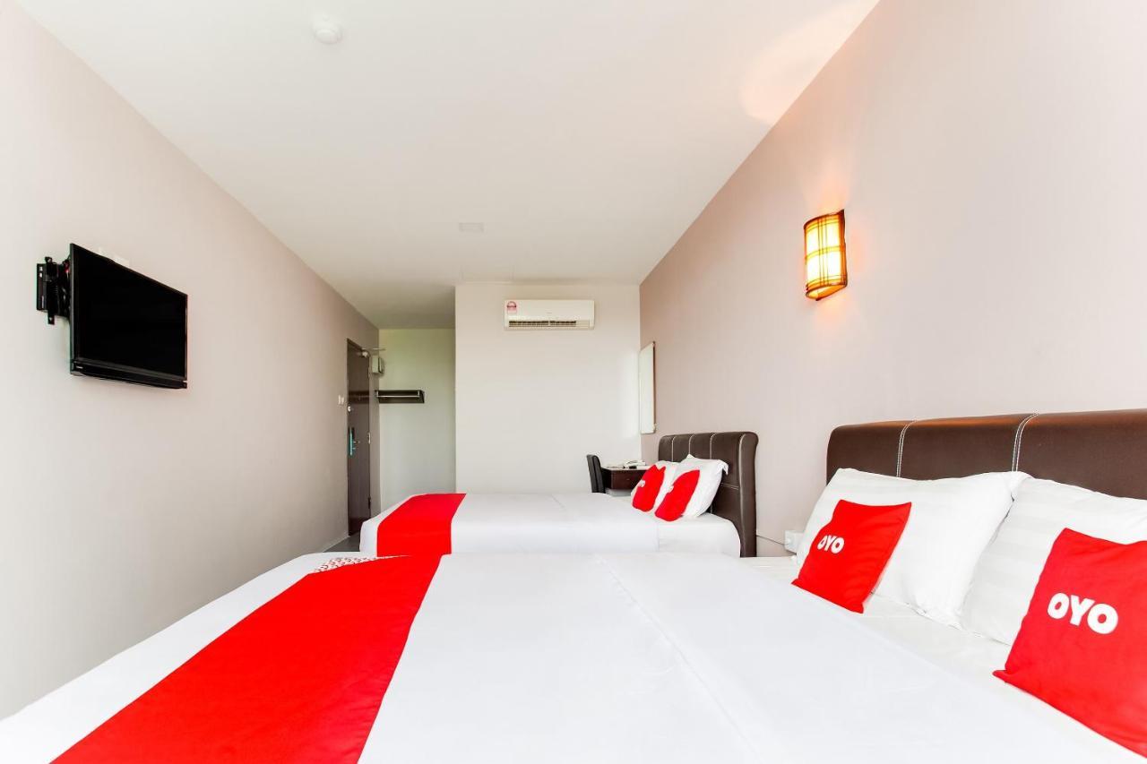 Oyo 89631 988 Hotel Johor Bahru Esterno foto