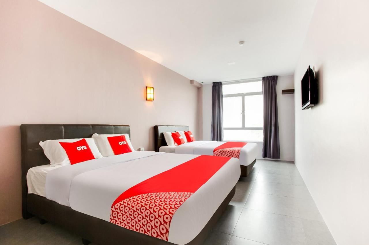 Oyo 89631 988 Hotel Johor Bahru Esterno foto